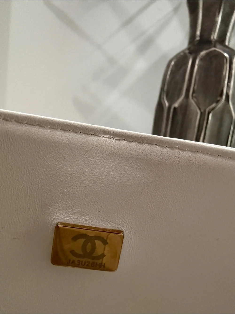 CHANEL White Quilted Shoulder Bag with Gold Hardware - Picture 6 of 7
